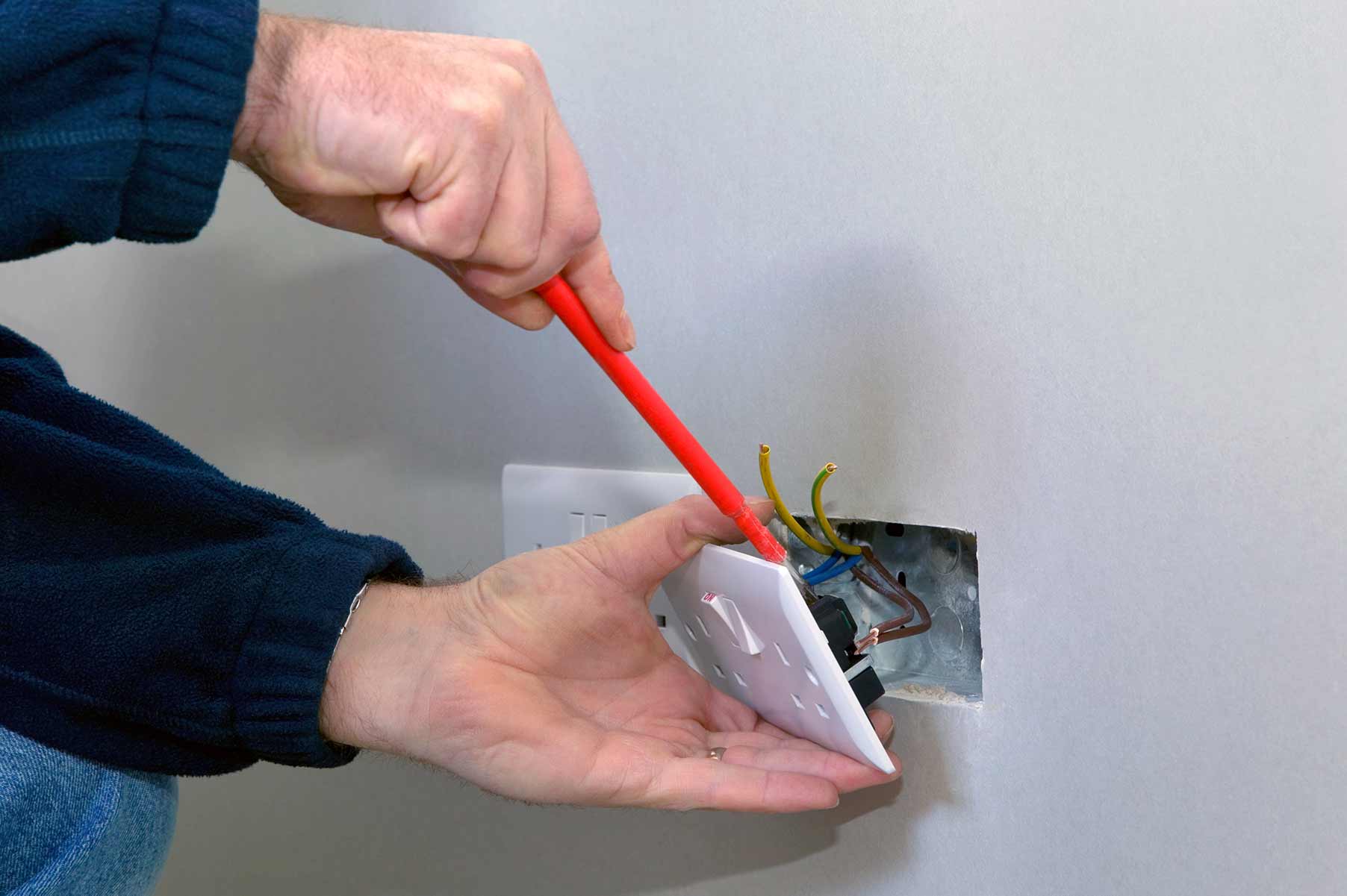 Our electricians can install plug sockets for domestic and commercial proeprties in Claygate and the local area. 
